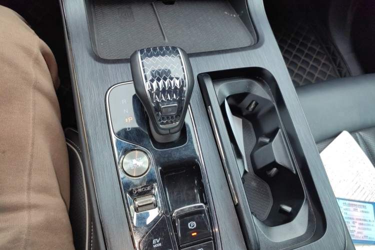 Used GAC Trumpchi GS8 2022 Double-Energy Series 2.0TM Four-Wheel Drive Premium Edition (7 Seats) Gear Lever