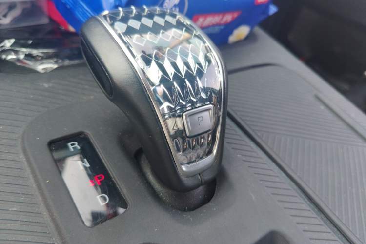 Used GAC Trumpchi GS8 2022 Dual-Engine Series 2.0TM Two-Wheel Drive Prestige Edition (7 Seats) Gear Lever