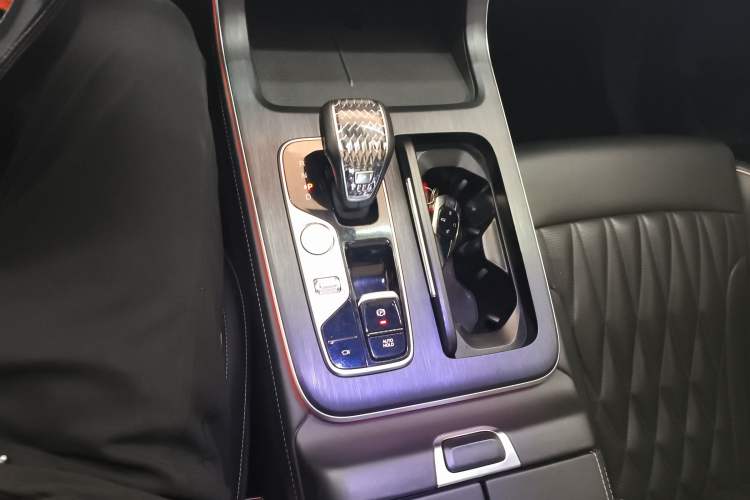 Used GAC Trumpchi GS8 2022 Linghang Series 2.0 TGDI Two-Wheel Drive Luxury Smart Connectivity Version (6 Seats) Gear Lever