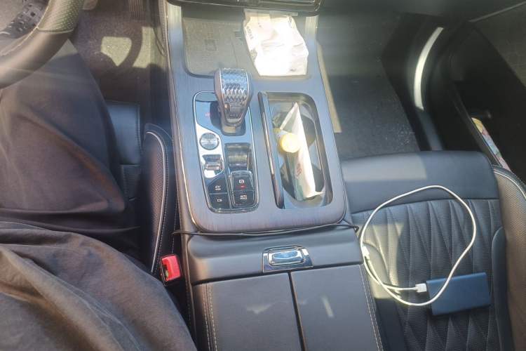 Used GAC Trumpchi GS8 2022 Double-Energy Series 2.0TM Four-Wheel Drive Premium Edition (7 Seats) Gear Lever