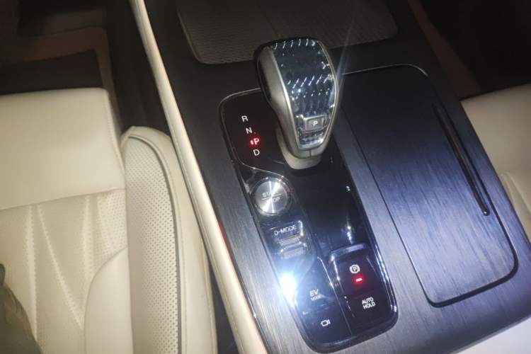 Used GAC Trumpchi GS8 2022 Double-Energy Series 2.0TM Two-Wheel Drive Prestige Edition (6 Seats) Gear Lever