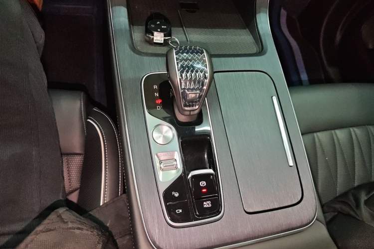 Used GAC Trumpchi GS8 2022 Flagship Series 2.0 TGDI Two-Wheel-Drive Prestige Edition (6-seater) Gear Lever
