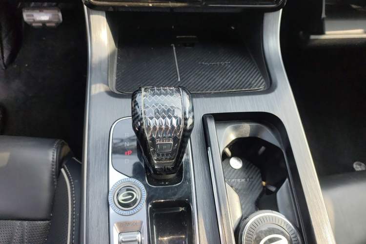 Used GAC Trumpchi GS8 2022 Linghang Series 2.0 TGDI Two-Wheel-Drive Luxury Smart Connectivity Version (7 Seats) Gear Lever