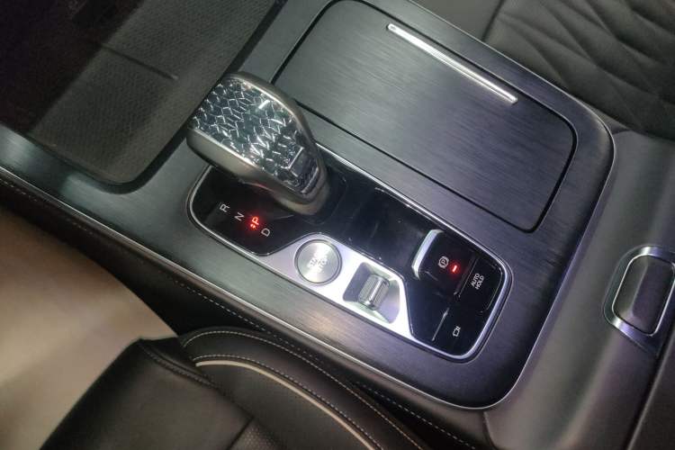 Used GAC Trumpchi GS8 2022 Linghang Series 2.0 TGDI Two-Wheel Drive Luxury Smart Connectivity Version (6 Seats) Gear Lever