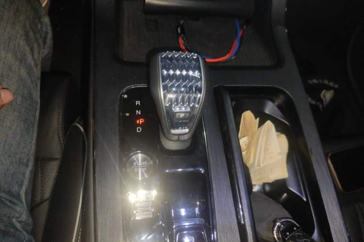 Used GAC Trumpchi GS8 2022 Dual-Engine Series 2.0TM Two-Wheel Drive Prestige Edition (7 Seats) Gear Lever