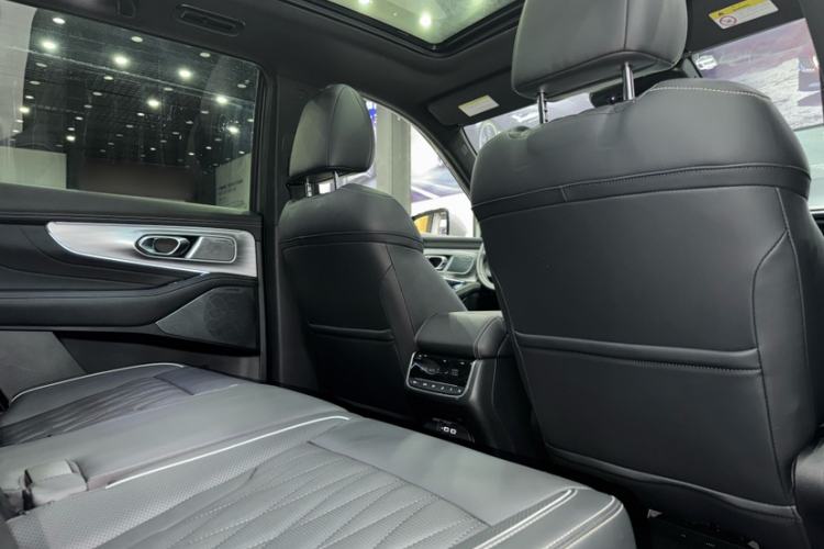 Used GAC Trumpchi GS8 2022 Flagship Series 2.0 TGDI Four-Wheel Drive Luxury Smart Connectivity Version (7 Seats) Headliner