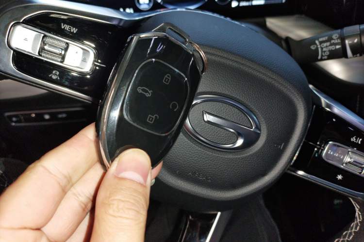 Used GAC Trumpchi GS8 2022 Linghang Series 2.0 TGDI Two-Wheel Drive Luxury Smart Connectivity Version (6 Seats) Interior 1