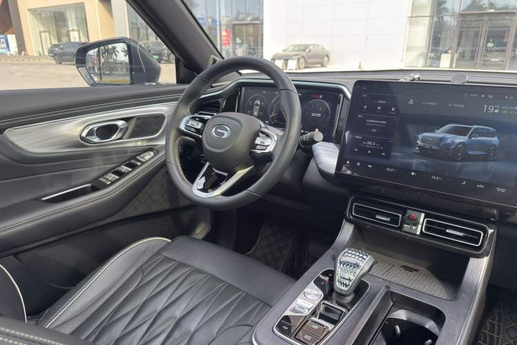 Used GAC Trumpchi GS8 2022 Linghang Series 2.0 TGDI Two-Wheel Drive Luxury Smart Connectivity Version (6 Seats) Interior 10