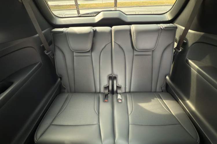 Used GAC Trumpchi GS8 2022 Linghang Series 2.0 TGDI Two-Wheel Drive Luxury Smart Connectivity Version (6 Seats) Interior 11