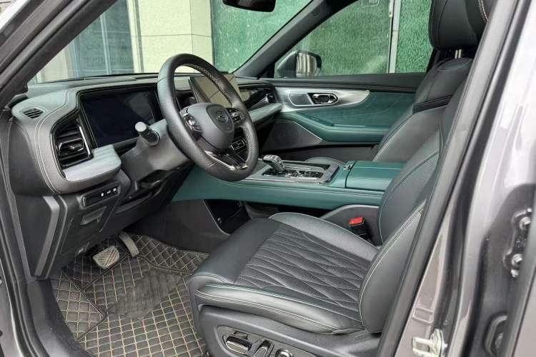 Used GAC Trumpchi GS8 2022 Dual-Engine Series 2.0TM Four-Wheel Drive Prestige Edition (6 Seats) Interior 3