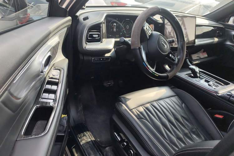 Used GAC Trumpchi GS8 2022 Linghang Series 2.0 TGDI Two-Wheel-Drive Luxury Smart Connectivity Version (7 Seats) Interior 3