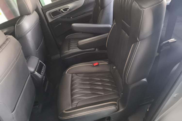 Used GAC Trumpchi GS8 2022 Linghang Series 2.0 TGDI Two-Wheel Drive Luxury Smart Connectivity Version (6 Seats) Interior 4