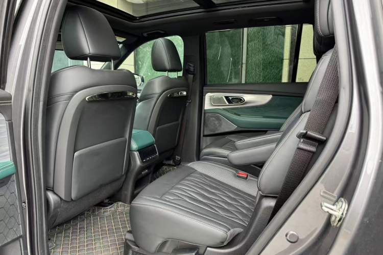 Used GAC Trumpchi GS8 2022 Dual-Engine Series 2.0TM Four-Wheel Drive Prestige Edition (6 Seats) Interior 4