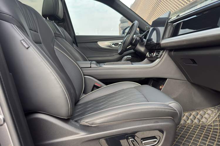 Used GAC Trumpchi GS8 2022 Linghang Series 2.0 TGDI Two-Wheel Drive Luxury Smart Connectivity Version (6 Seats) Interior 4