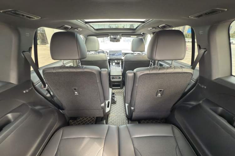 Used GAC Trumpchi GS8 2022 Linghang Series 2.0 TGDI Two-Wheel Drive Luxury Smart Connectivity Version (6 Seats) Interior 7
