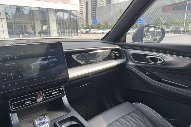 Used GAC Trumpchi GS8 2022 Linghang Series 2.0 TGDI Two-Wheel Drive Luxury Smart Connectivity Version (6 Seats) Interior 9