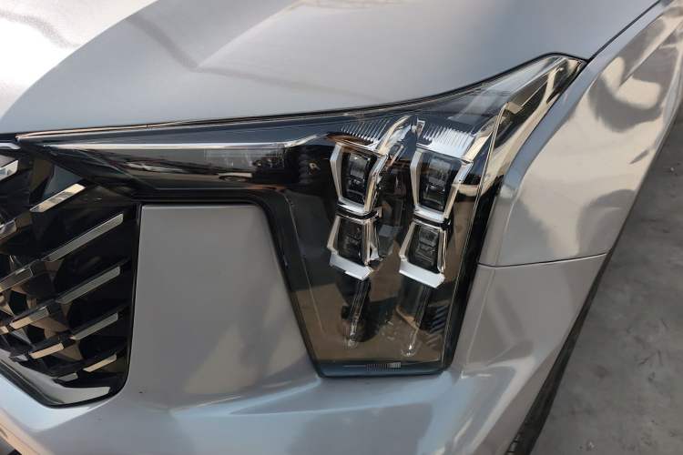 Used GAC Trumpchi GS8 2022 Linghang Series 2.0 TGDI Two-Wheel-Drive Luxury Smart Connectivity Version (7 Seats) Left Front Headlight