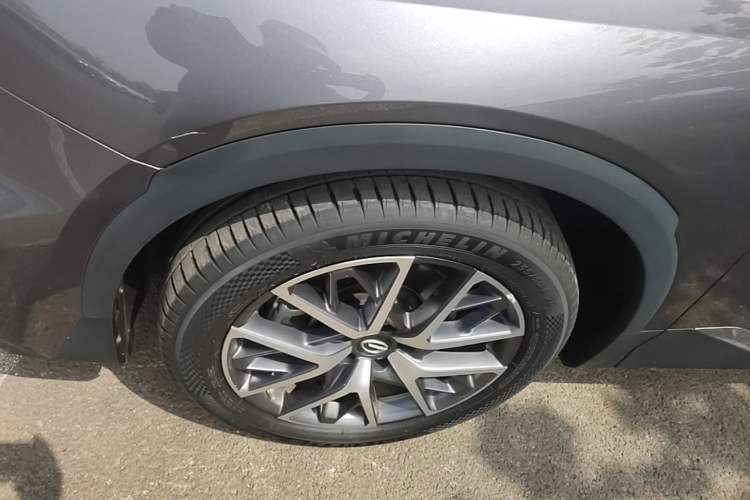 Used GAC Trumpchi GS8 2022 Linghang Series 2.0 TGDI Two-Wheel Drive Luxury Smart Connectivity Version (6 Seats) Left Front Wheel Hub