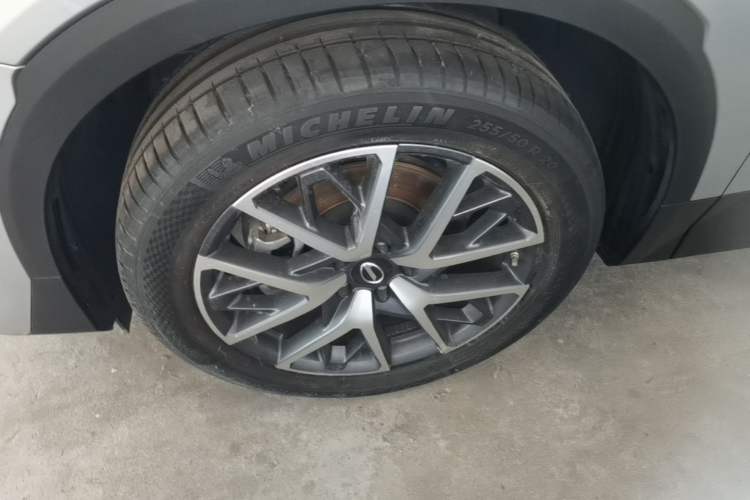 Used GAC Trumpchi GS8 2022 Linghang Series 2.0 TGDI Two-Wheel-Drive Luxury Smart Connectivity Version (7 Seats) Left Front Wheel Hub