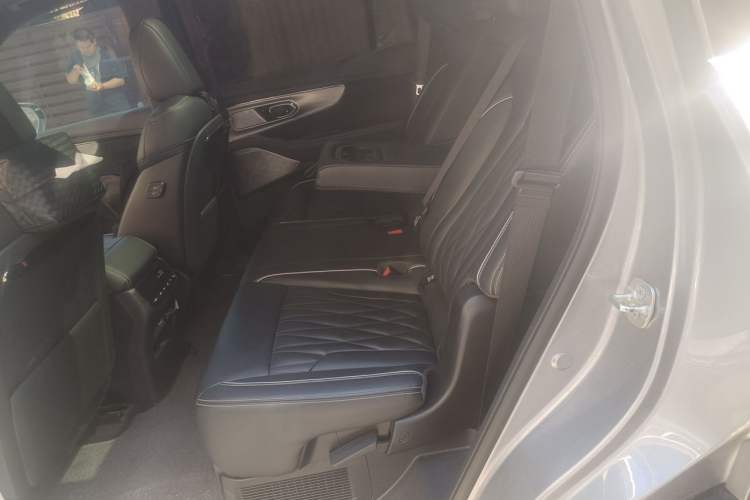 Used GAC Trumpchi GS8 2022 Double-Energy Series 2.0TM Four-Wheel Drive Premium Edition (7 Seats) Left Rear Seat