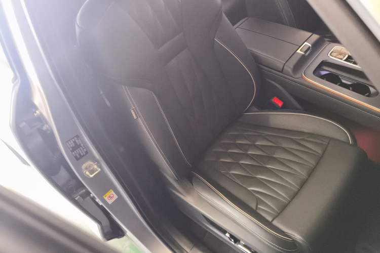 Used GAC Trumpchi GS8 2022 Linghang Series 2.0 TGDI Two-Wheel Drive Luxury Smart Connectivity Version (6 Seats) Right Front Seat