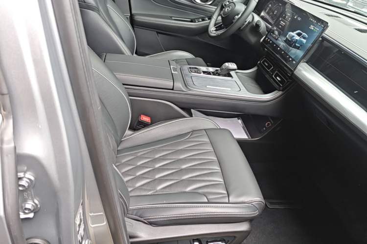 Used GAC Trumpchi GS8 2022 Linghang Series 2.0 TGDI Two-Wheel-Drive Luxury Smart Connectivity Version (7 Seats) Right Front Seat