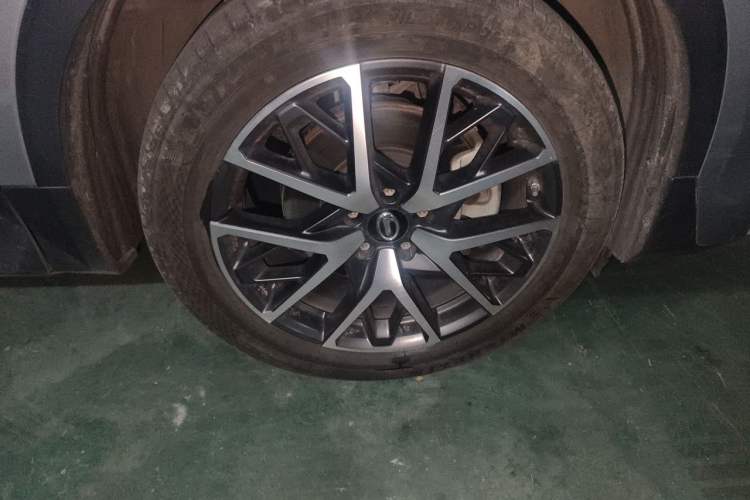 Used GAC Trumpchi GS8 2022 Linghang Series 2.0 TGDI Two-Wheel-Drive Luxury Smart Connectivity Version (7 Seats) Right Front Wheel Hub
