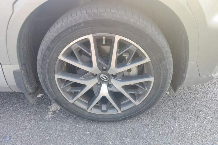 Used GAC Trumpchi GS8 2022 Dual-Engine Series 2.0TM Two-Wheel Drive Prestige Edition (7 Seats) Right Front Wheel Hub