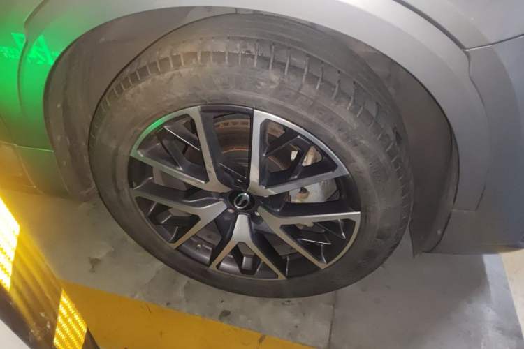 Used GAC Trumpchi GS8 2022 Double-Energy Series 2.0TM Two-Wheel Drive Prestige Edition (6 Seats) Right Front Wheel Hub