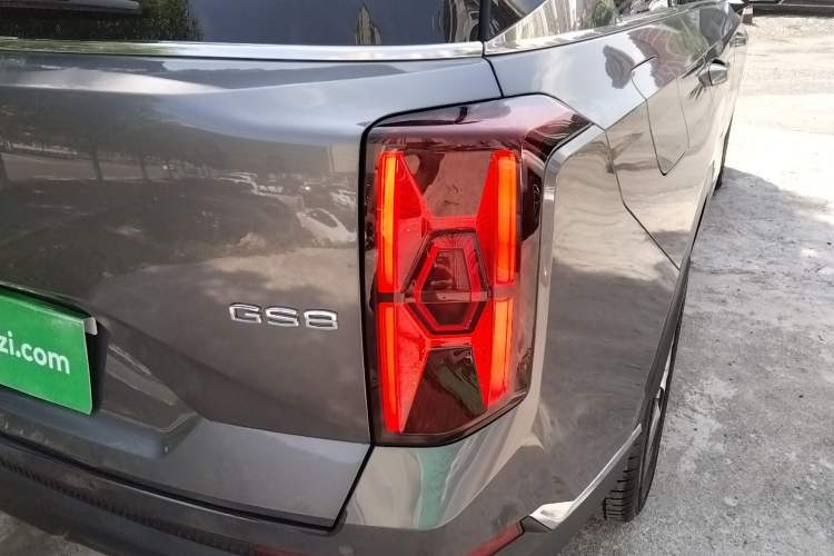 Used GAC Trumpchi GS8 2022 Flagship Series 2.0 TGDI Two-Wheel-Drive Prestige Edition (7 Seats) Right Rear Taillight