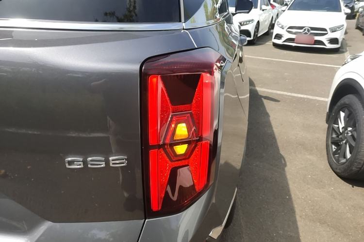 Used GAC Trumpchi GS8 2022 Linghang Series 2.0 TGDI Two-Wheel Drive Luxury Smart Connectivity Version (6 Seats) Right Rear Taillight