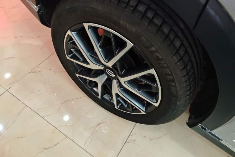 Used GAC Trumpchi GS8 2022 Flagship Series 2.0 TGDI Two-Wheel-Drive Prestige Edition (6-seater) Right Rear Wheel Hub