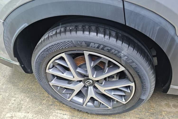 Used GAC Trumpchi GS8 2022 Linghang Series 2.0 TGDI Two-Wheel-Drive Luxury Smart Connectivity Version (7 Seats) Right Rear Wheel Hub