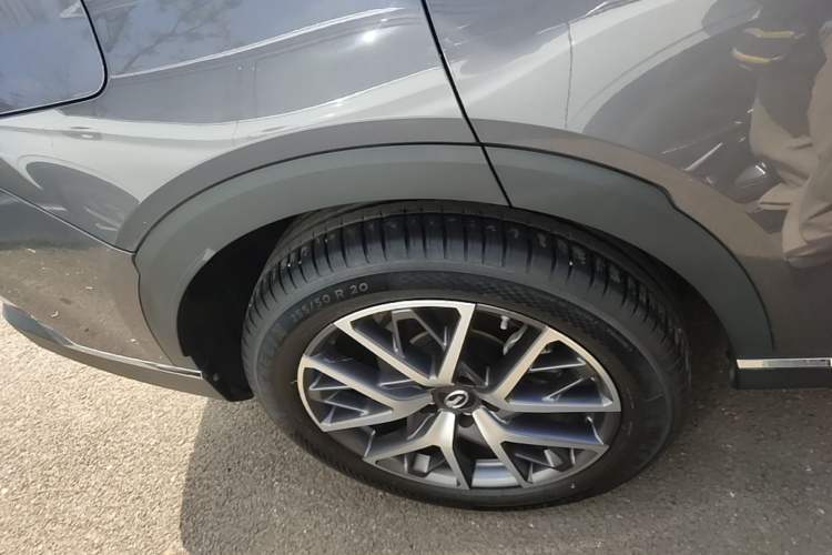Used GAC Trumpchi GS8 2022 Linghang Series 2.0 TGDI Two-Wheel Drive Luxury Smart Connectivity Version (6 Seats) Right Rear Wheel Hub
