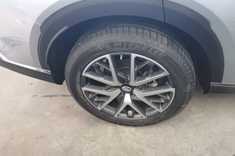 Used GAC Trumpchi GS8 2022 Linghang Series 2.0 TGDI Two-Wheel-Drive Luxury Smart Connectivity Version (7 Seats) Right Rear Wheel Hub