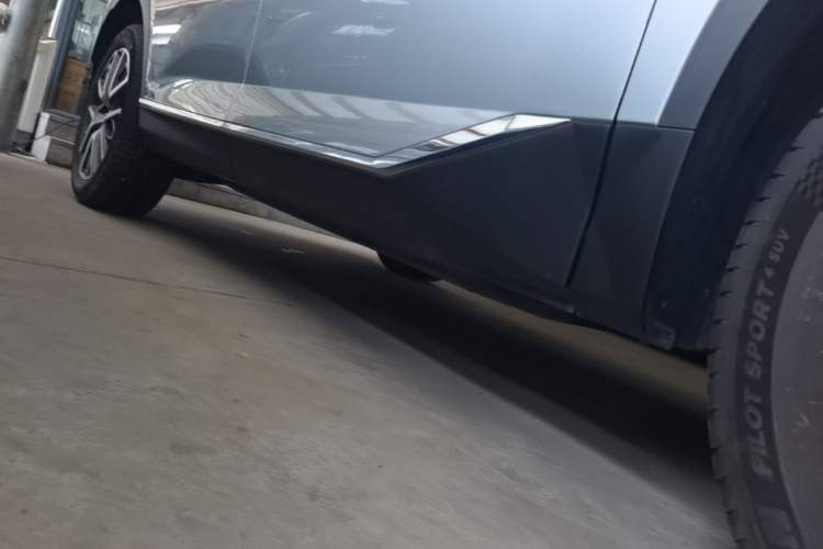 Used GAC Trumpchi GS8 2022 Linghang Series 2.0 TGDI Two-Wheel-Drive Luxury Smart Connectivity Version (7 Seats) Right Side Sill