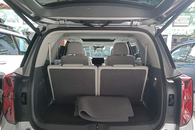 Used GAC Trumpchi GS8 2022 Double-Energy Series 2.0TM Two-Wheel Drive Prestige Edition (6 Seats) Trunk