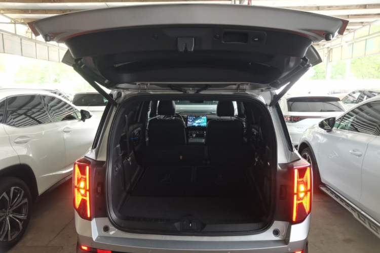 Used GAC Trumpchi GS8 2022 Linghang Series 2.0 TGDI Two-Wheel-Drive Luxury Smart Connectivity Version (7 Seats) Trunk