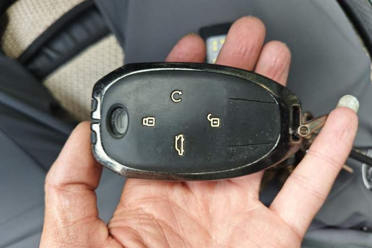Used GAC Trumpchi GS8 2022 Linghang Series 2.0 TGDI Two-Wheel-Drive Luxury Smart Connectivity Version (7 Seats) Vehicle Key