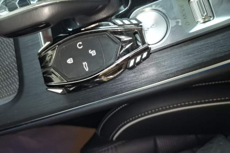 Used GAC Trumpchi GS8 2022 Linghang Series 2.0 TGDI Two-Wheel-Drive Luxury Smart Connectivity Version (7 Seats) Vehicle Key