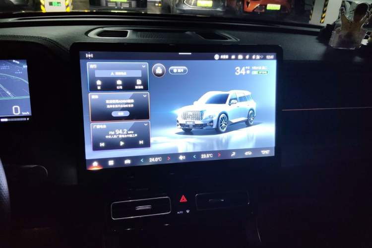 Used GAC Trumpchi GS8 2022 Linghang Series 2.0 TGDI Two-Wheel-Drive Luxury Smart Connectivity Version (7 Seats) Audio And AC Panel