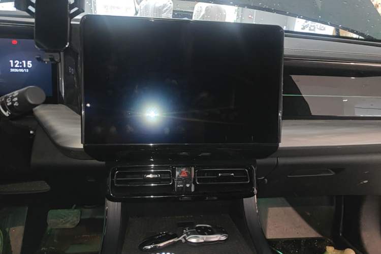 Used GAC Trumpchi GS8 2022 Dual-Engine Series 2.0TM Two-Wheel Drive Prestige Edition (7 Seats) Audio And AC Panel