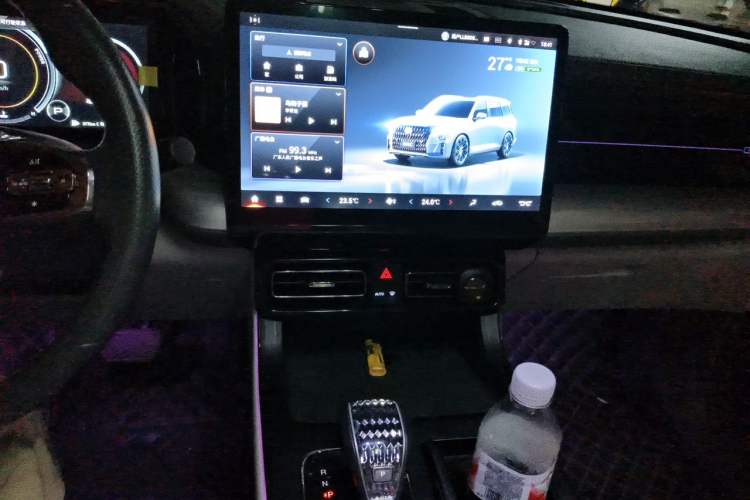 Used GAC Trumpchi GS8 2022 Double-Energy Series 2.0TM Two-Wheel Drive Prestige Edition (6 Seats) Audio And AC Panel