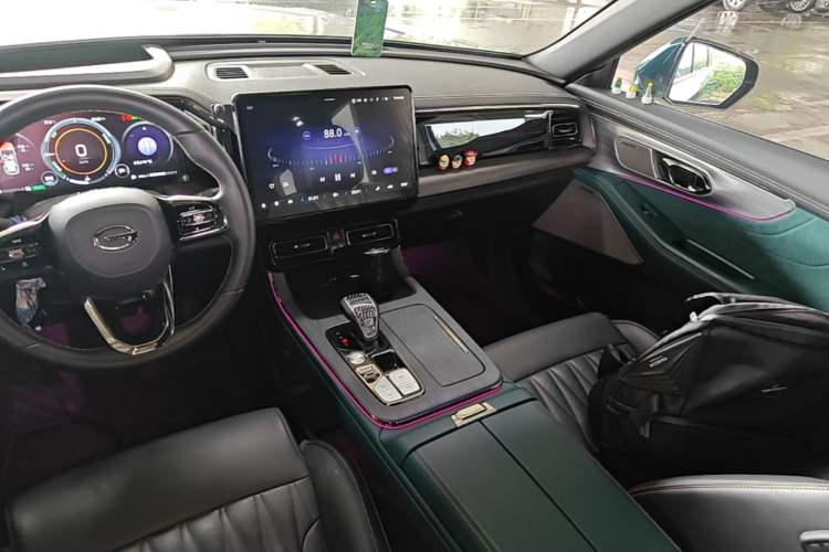 Used GAC Trumpchi GS8 2022 Dual-Engine Series 2.0TM Two-Wheel Drive Prestige Edition (7 Seats) Audio And AC Panel