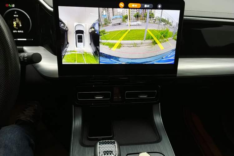 Used GAC Trumpchi GS8 2022 Flagship Series 2.0 TGDI Two-Wheel-Drive Prestige Edition (7 Seats) Audio And AC Panel