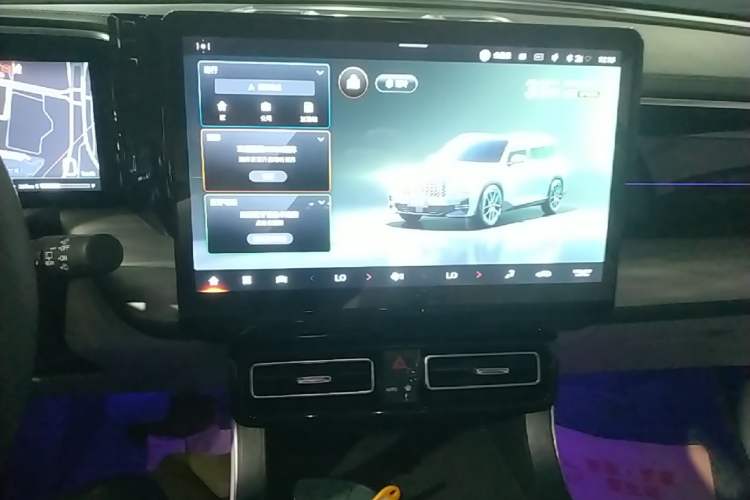 Used GAC Trumpchi GS8 2022 Linghang Series 2.0 TGDI Two-Wheel-Drive Luxury Smart Connectivity Version (7 Seats) Audio And AC Panel
