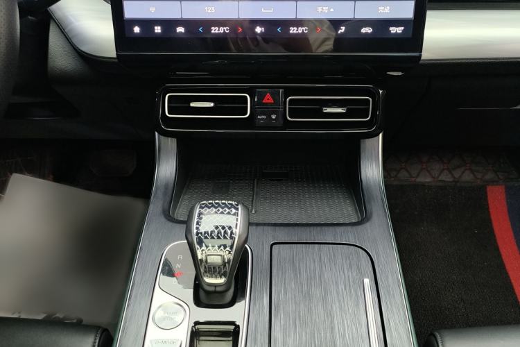 Used GAC Trumpchi GS8 2022 Flagship Series 2.0 TGDI Two-Wheel-Drive Prestige Edition (7 Seats) Audio And AC Panel