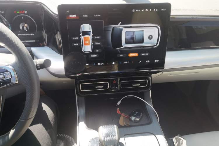 Used GAC Trumpchi GS8 2022 Dual-Engine Series 2.0TM Two-Wheel Drive Prestige Edition (7 Seats) Audio And AC Panel