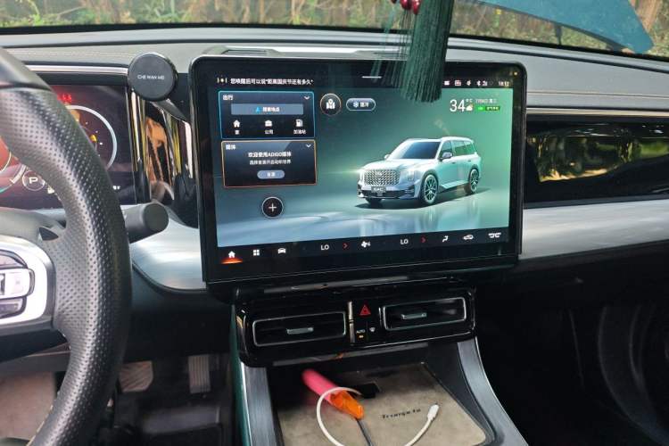 Used GAC Trumpchi GS8 2022 Linghang Series 2.0 TGDI Two-Wheel-Drive Luxury Smart Connectivity Version (7 Seats) Audio And AC Panel
