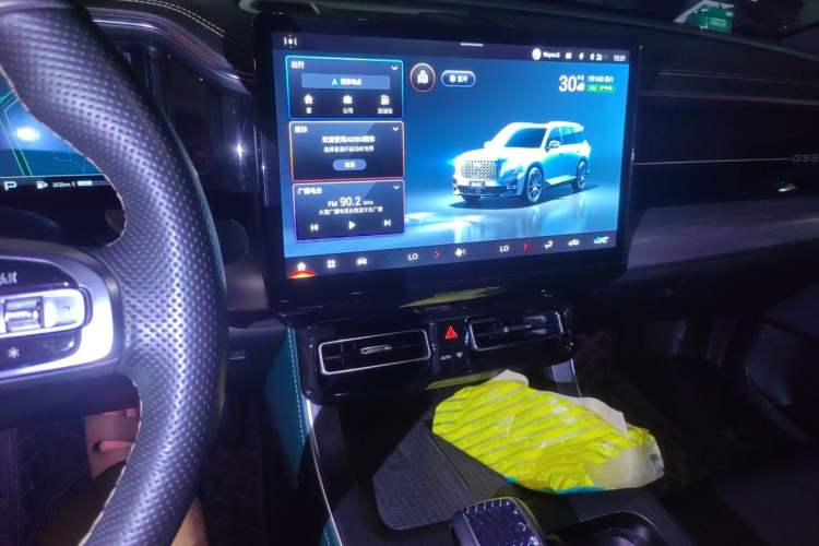 Used GAC Trumpchi GS8 2022 Flagship Series 2.0 TGDI Two-Wheel-Drive Prestige Edition (6-seater) Audio And AC Panel
